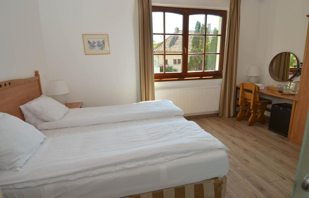 Hotel Buzas Pince Vendeghaz Ecséd Zewnętrze zdjęcie