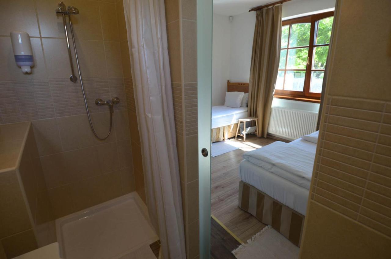 Hotel Buzas Pince Vendeghaz Ecséd Zewnętrze zdjęcie