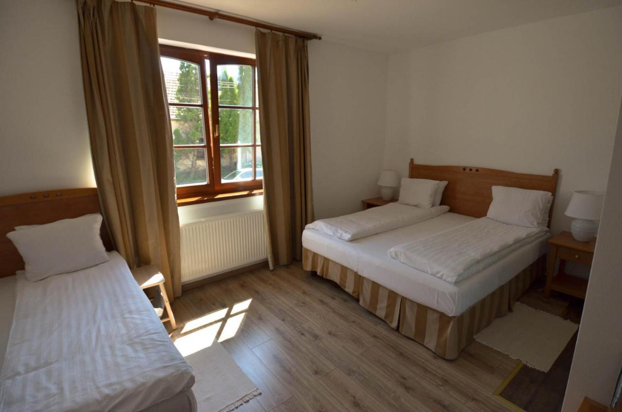 Hotel Buzas Pince Vendeghaz Ecséd Zewnętrze zdjęcie