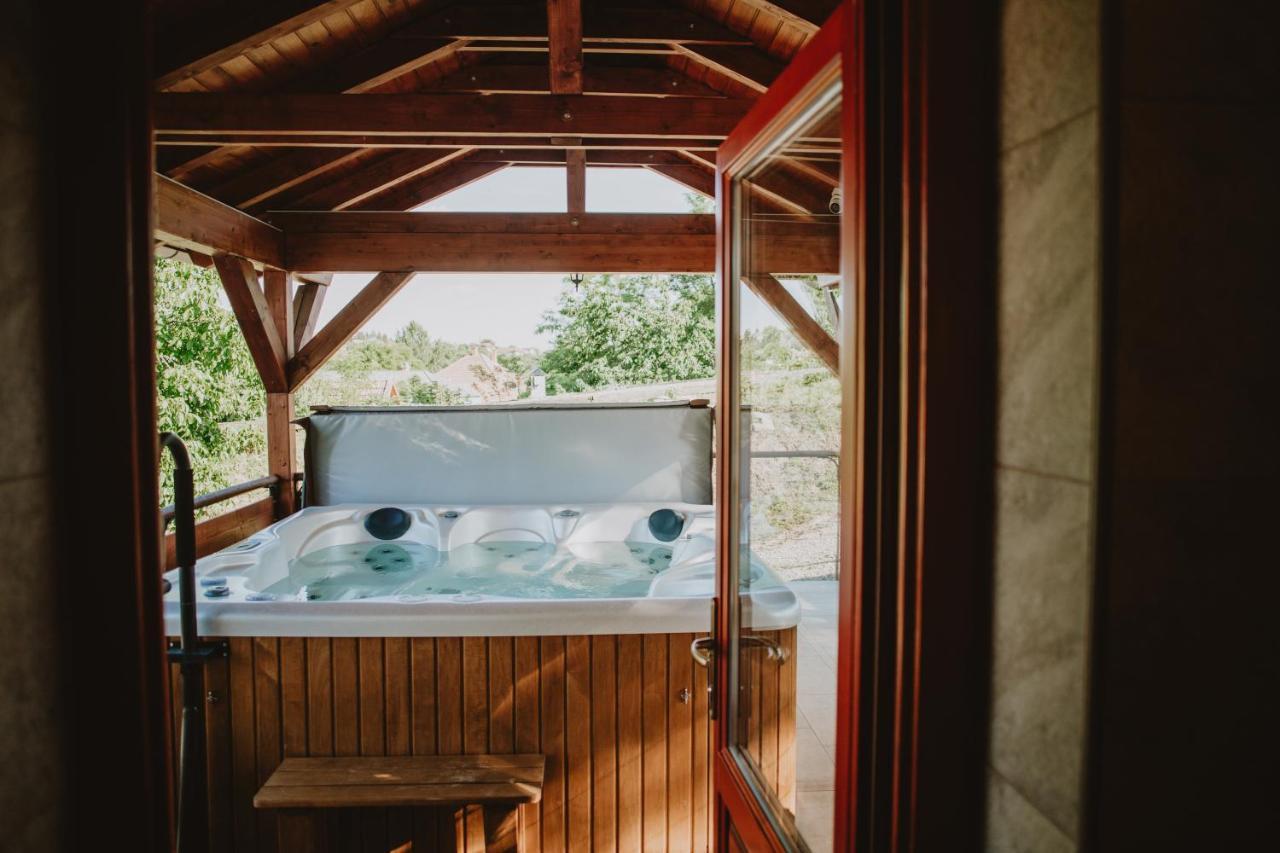 Hotel Buzas Pince Vendeghaz Ecséd Zewnętrze zdjęcie