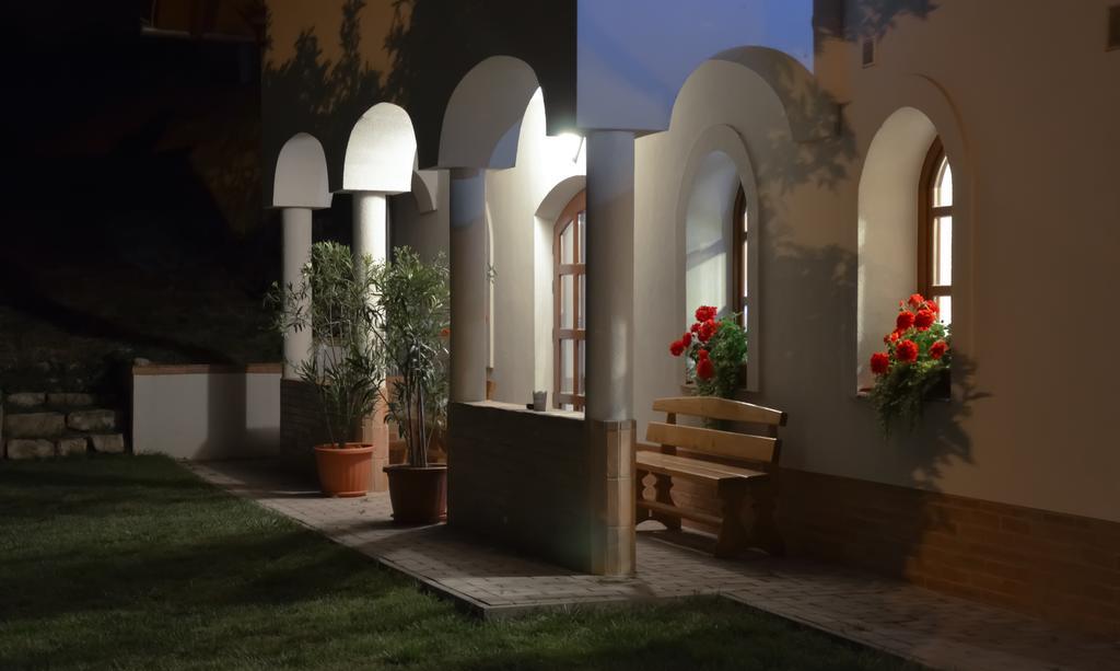 Hotel Buzas Pince Vendeghaz Ecséd Zewnętrze zdjęcie