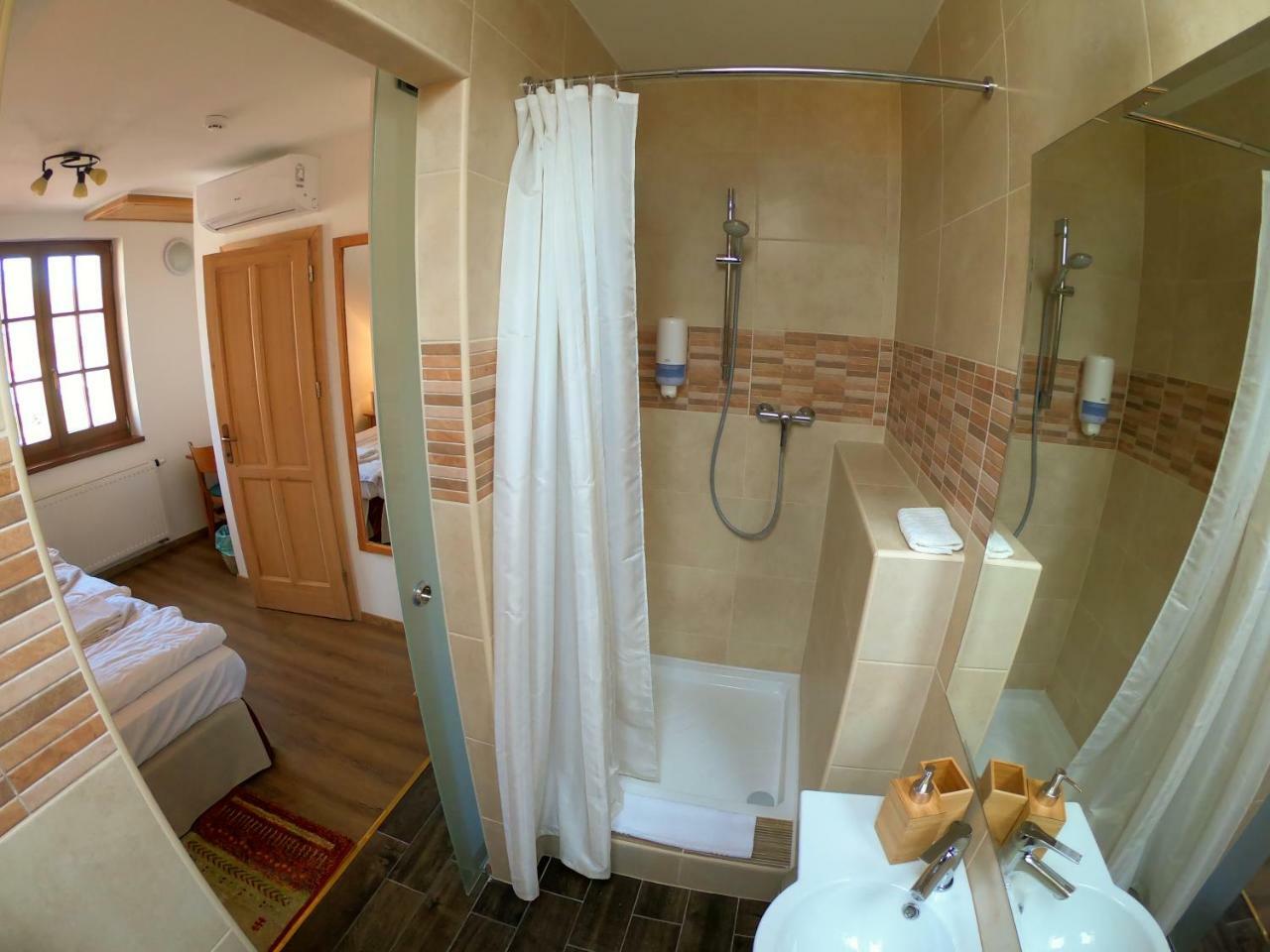 Hotel Buzas Pince Vendeghaz Ecséd Zewnętrze zdjęcie