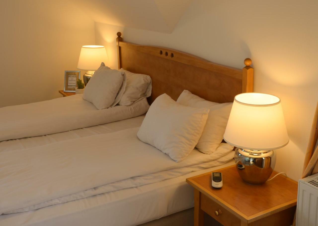 Hotel Buzas Pince Vendeghaz Ecséd Zewnętrze zdjęcie